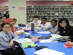 AMU Chinese students discuss with Malay students